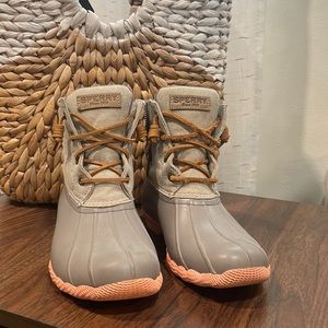 Women’s Sperry size 7
